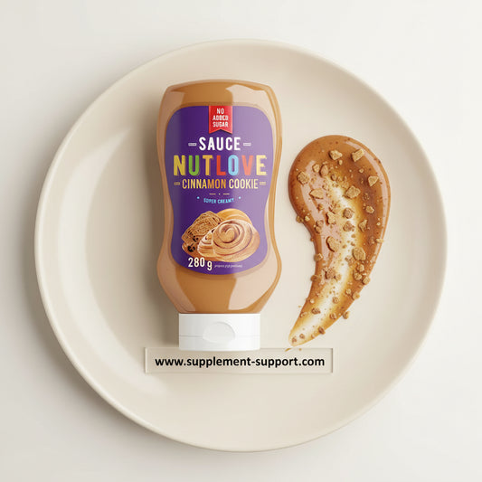 Nutlove Zimtkuchen-Sauce ohne Zucker, super cremig, 280g auf Teller mit Streuseln