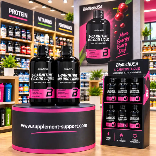 Zwei Flaschen BioTech USA L-Carnitine Liquid 100.000 in einem Supplement-Store.