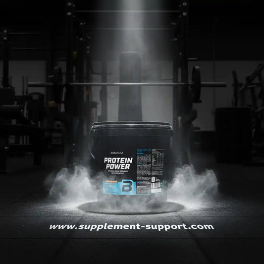 Protein Power Nahrungsergänzung in einem Fitnessstudio unter einem Lichtstrahl.