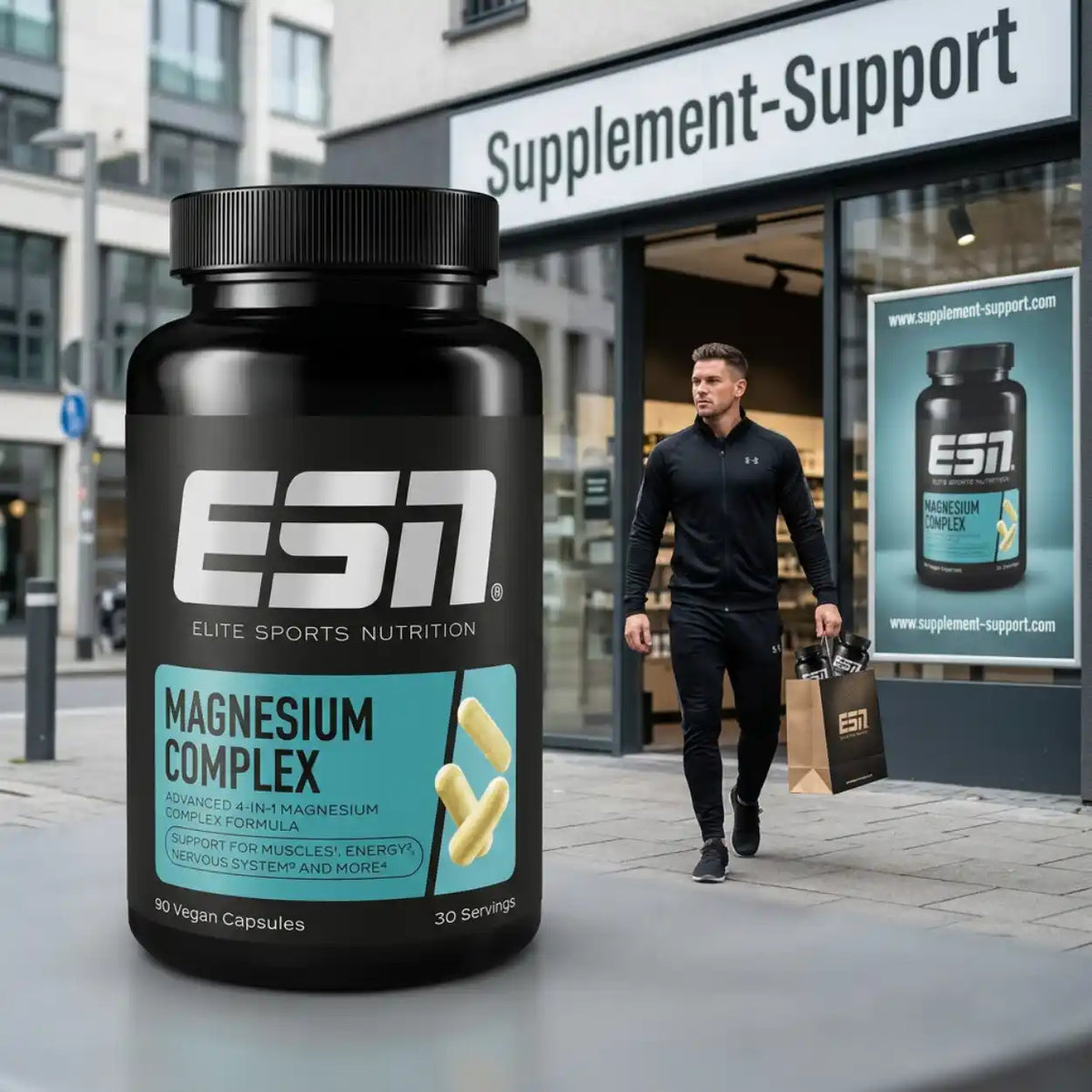 ESN Magnesium Complex Nahrungsergänzung mit 90 veganen Kapseln vor einem Store.