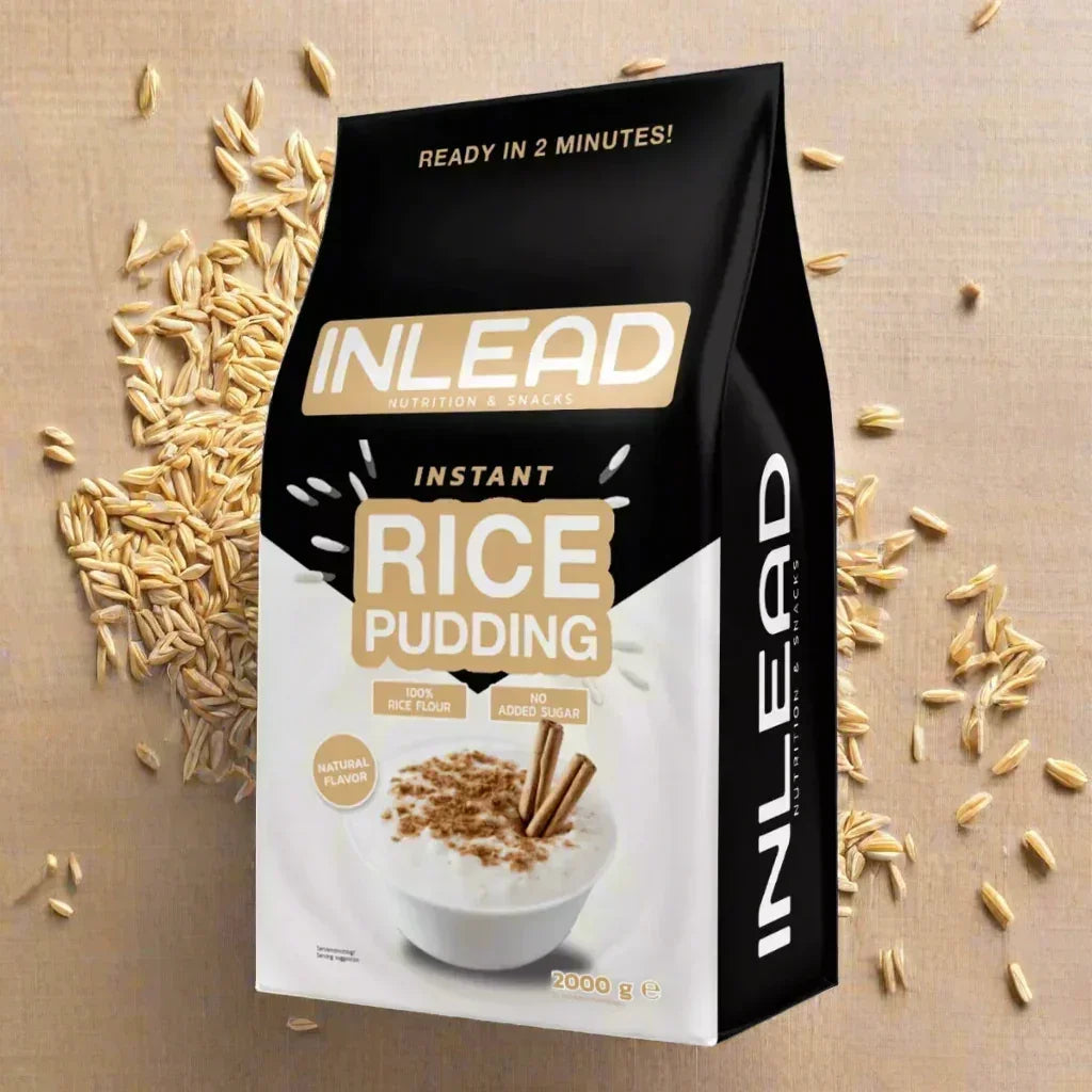 Packung Inlead Instant Reispu딩 mit einer Schale fertigem Pudding und Reiskörnern auf hellem Grund.