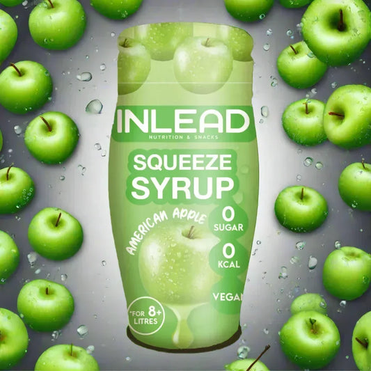 INLEAD Squeeze Syrup American Apple, zuckerfrei, vegan, 0 kcal, umgeben von grünen Äpfeln