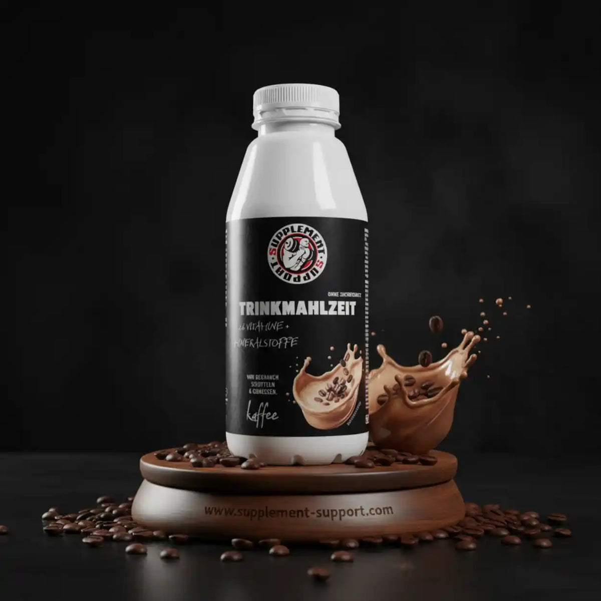 Weiße Trinkmahlzeit-Flasche mit Kaffee-Geschmack, umgeben von Kaffeebohnen und einem Kaffee-Splash.