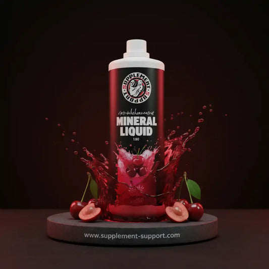 Supplement Support Mineral Liquid Getränkekonzentrat mit Kirschen und Spritzern auf grauem Sockel