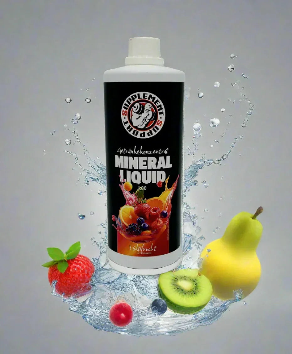 Mineral Liquid Getränkekonzentrat mit Multifrucht-Geschmack, umgeben von frischen Früchten und Wasserspritzern