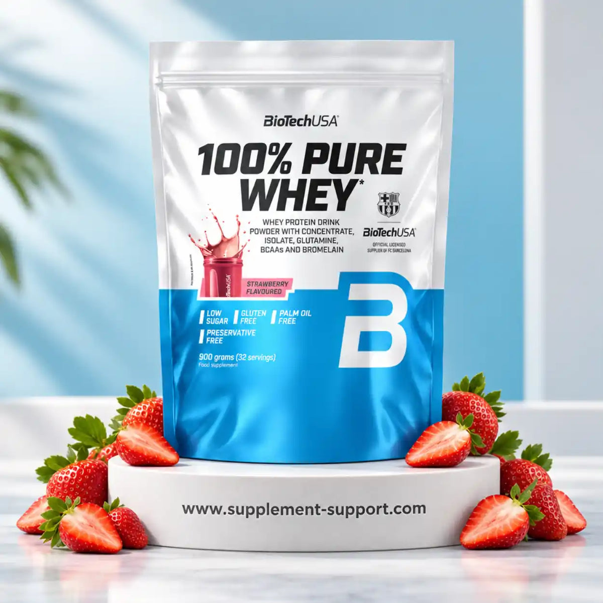BioTech USA 100% Pure Whey Protein Pulver Erdbeergeschmack, 900g, mit frischen Erdbeeren
