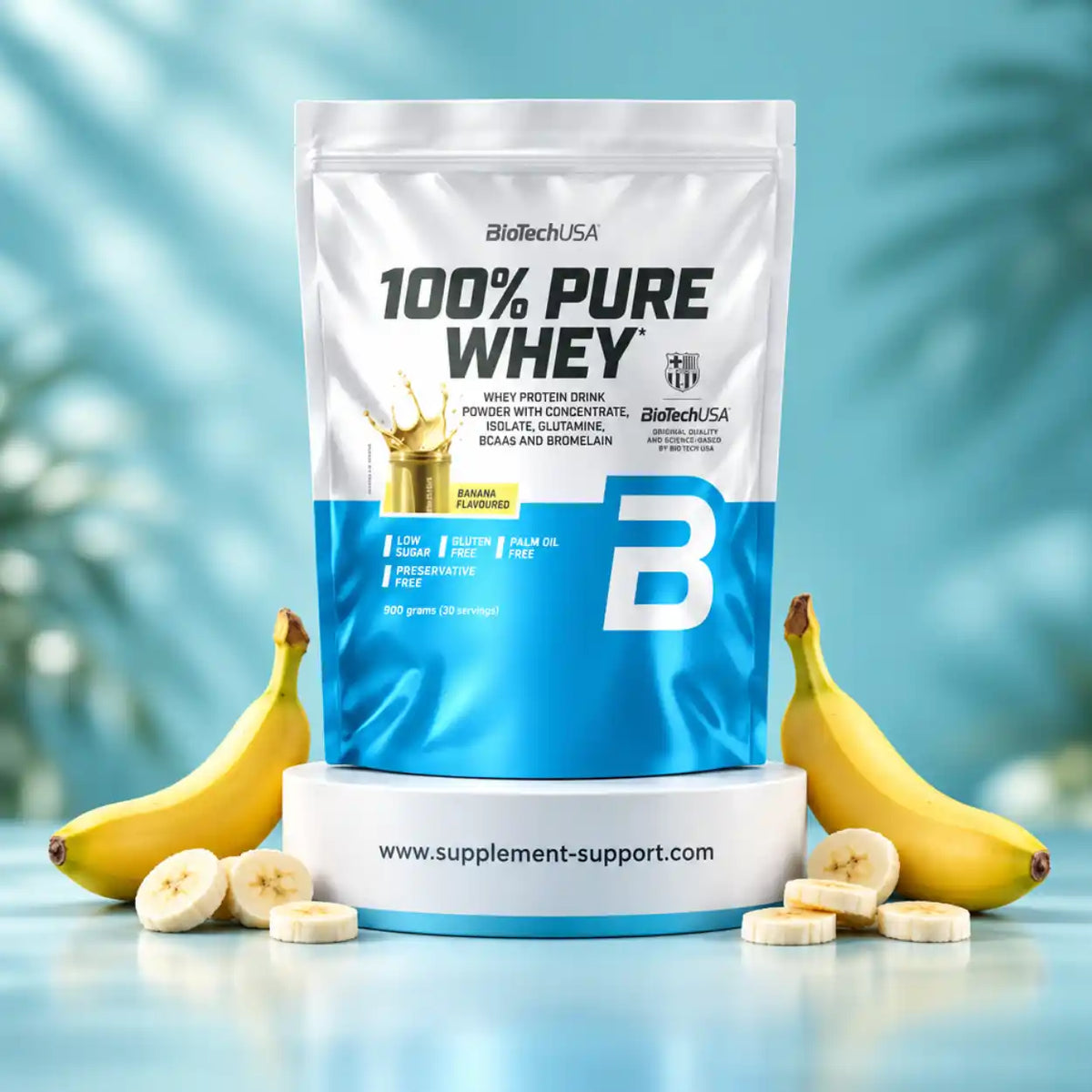 BioTech USA 100% Pure Whey Proteinpulver in Bananengeschmack mit frischen Bananen.