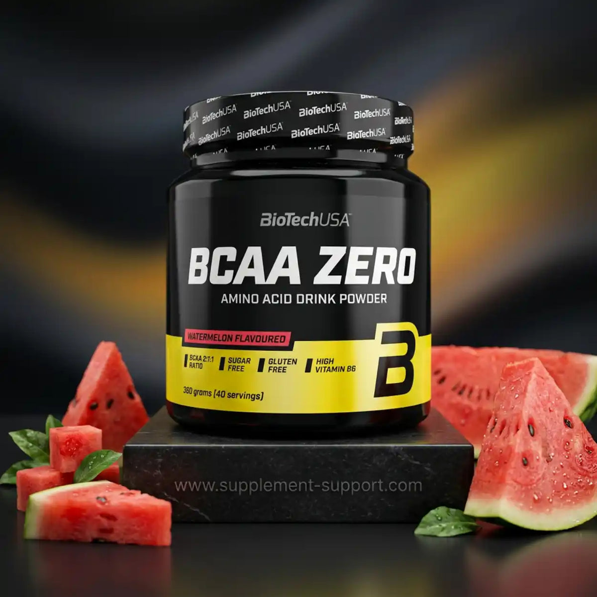 BioTech USA BCAA ZERO Aminosäure Pulver in Wassermelone-Geschmack mit frischen Wassermelonenstücken.