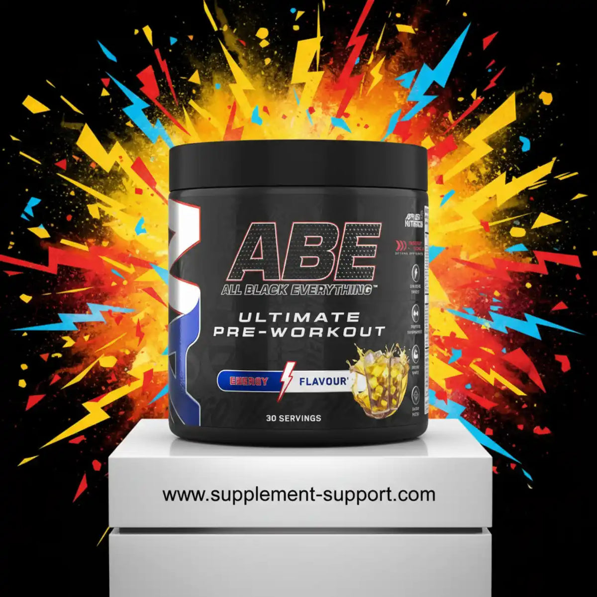 Applied Nutrition A.B.E. Ultimate Pre-Workout Booster Dose vor einem explosiven Hintergrund