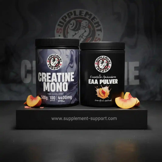 Kreatin Mono und EAA Pulver Pfirsich auf schwarzem Hintergrund mit Pfirsichstücken