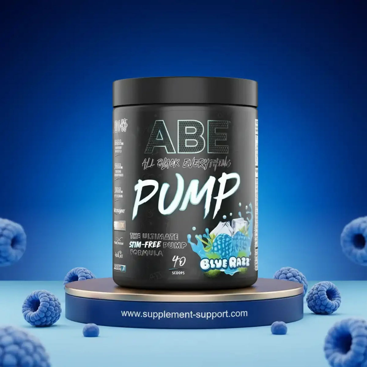 ABE Pump Booster von Applied Nutrition in Blue Razz Geschmack mit Heidelbeeren auf blauem Hintergrund