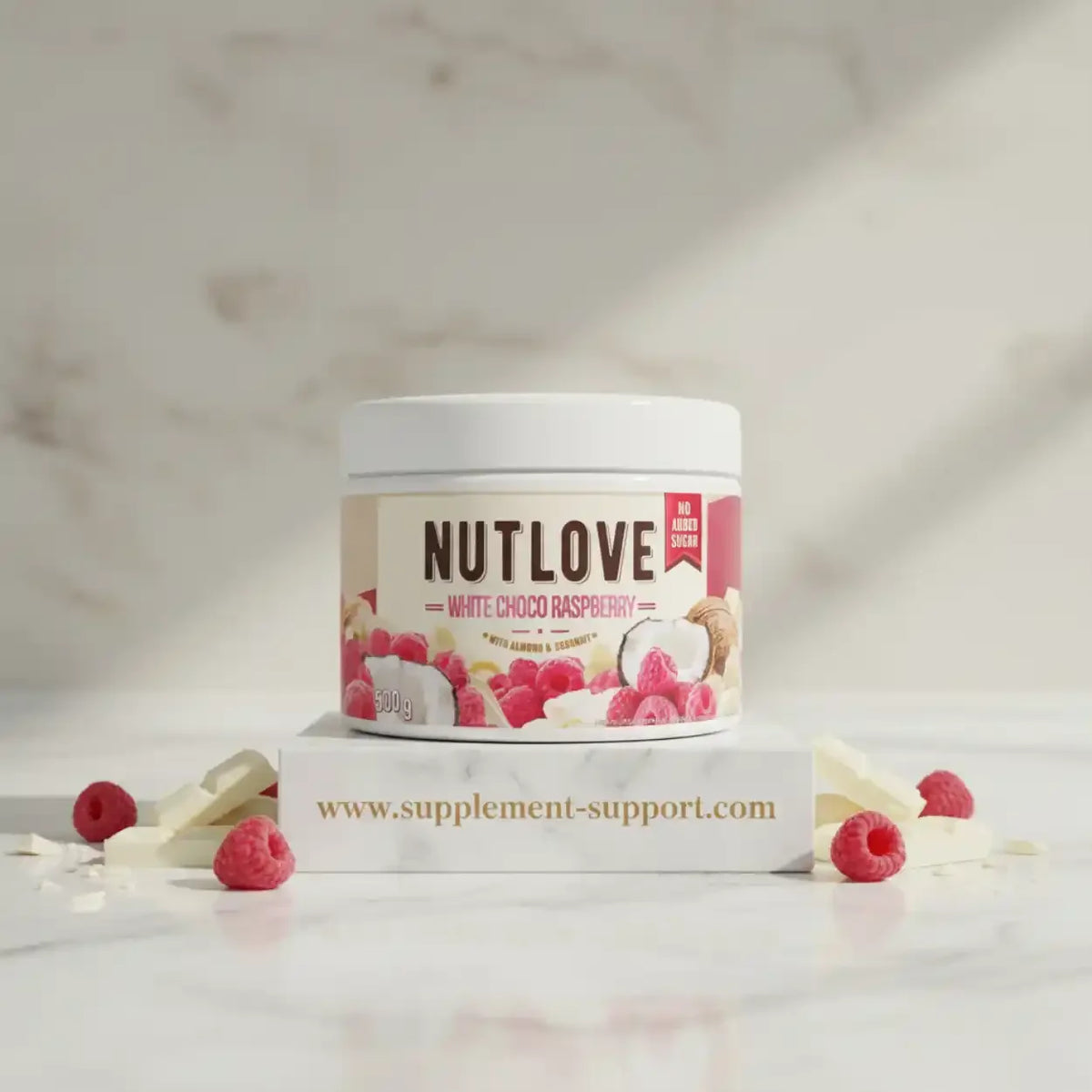 All Nutrition Nut Love White Choco Raspberry Nussbutter mit frischen Himbeeren auf weißem Marmor