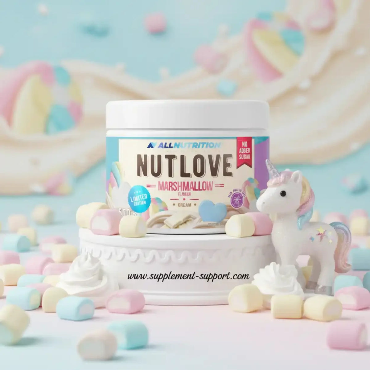 All Nutrition Nut Love Marshmallow Protein Creme mit Einhorn und Marshmallows auf weißem Podest