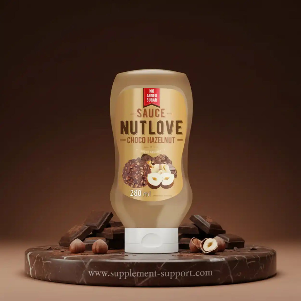 All Nutrition Nutlove Choco Hazelnut Sauce 280ml Flasche mit Schokoladenstücken und Haselnüssen.