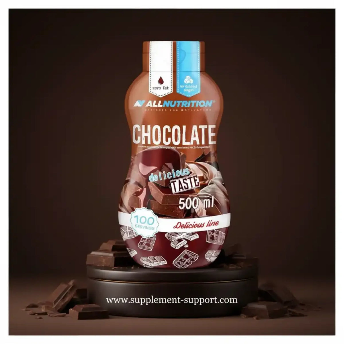 All Nutrition Sauce Zero Sugar in Schokoladengeschmack, 500ml Flasche auf dunklem Hintergrund