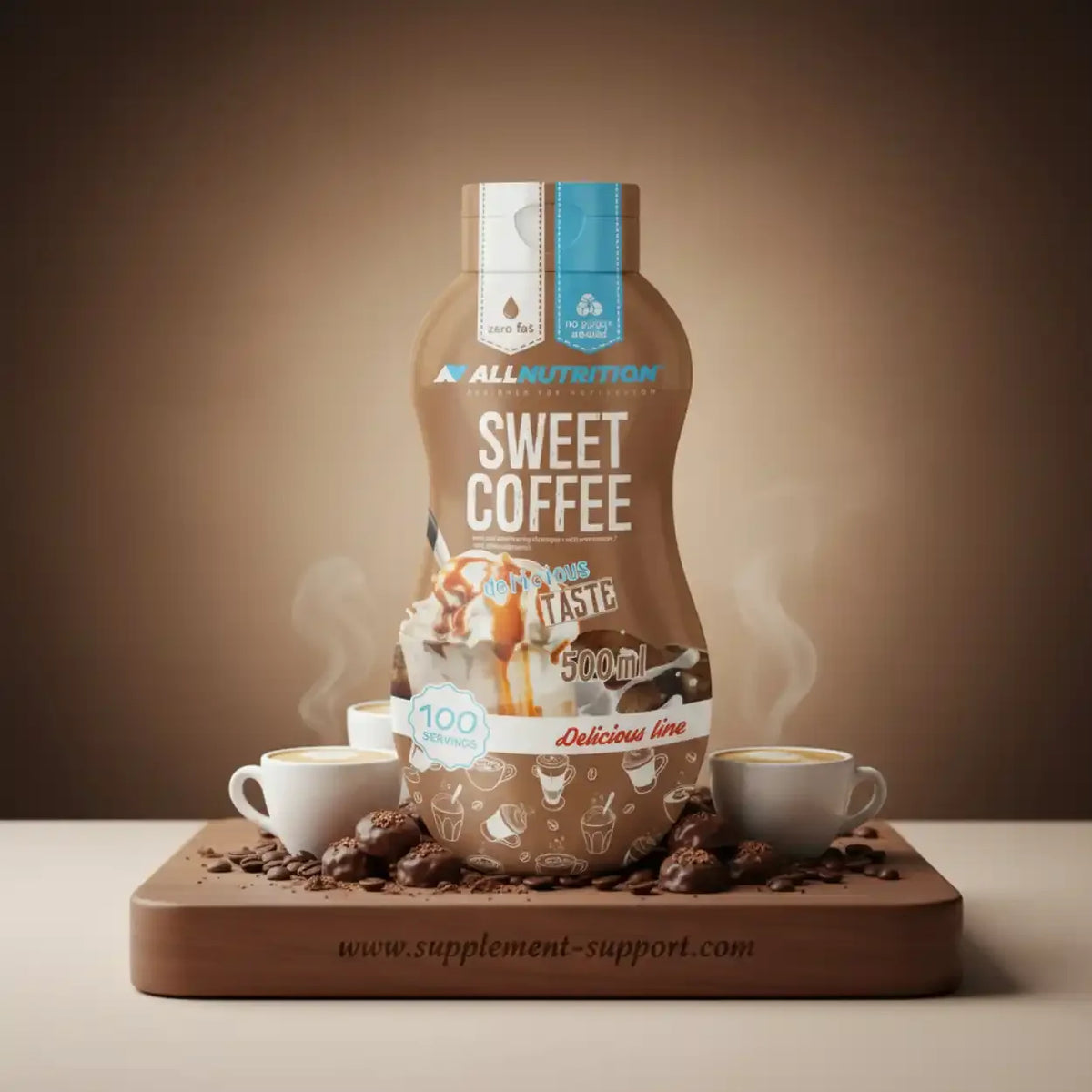 All Nutrition Sweet Coffee Sauce Zero Sugar 500ml Flasche mit Kaffeetassen und Schokolade
