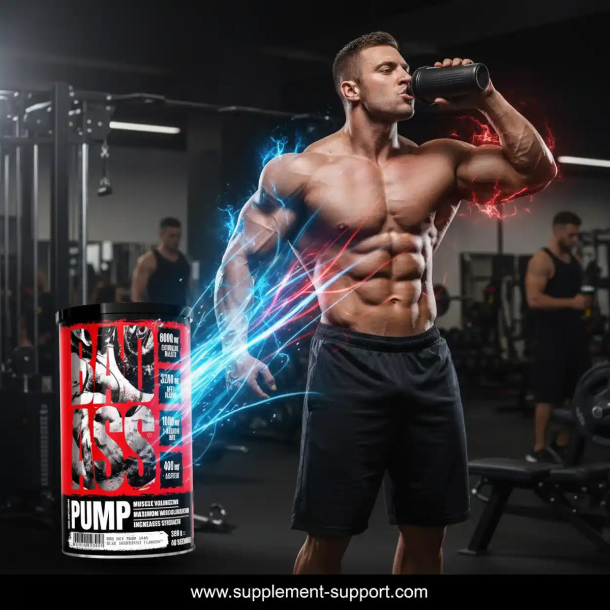 Muskulöser Mann trinkt BAD ASS Pump Booster im Fitnessstudio mit energetischen Effekten.