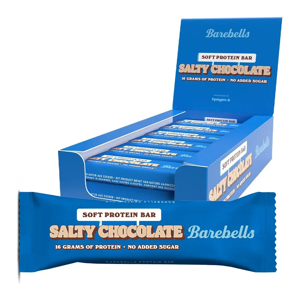 Barebells Soft Protein Bar Salty Chocolate in einer blauen Vorpackung und als Einzelriegel.