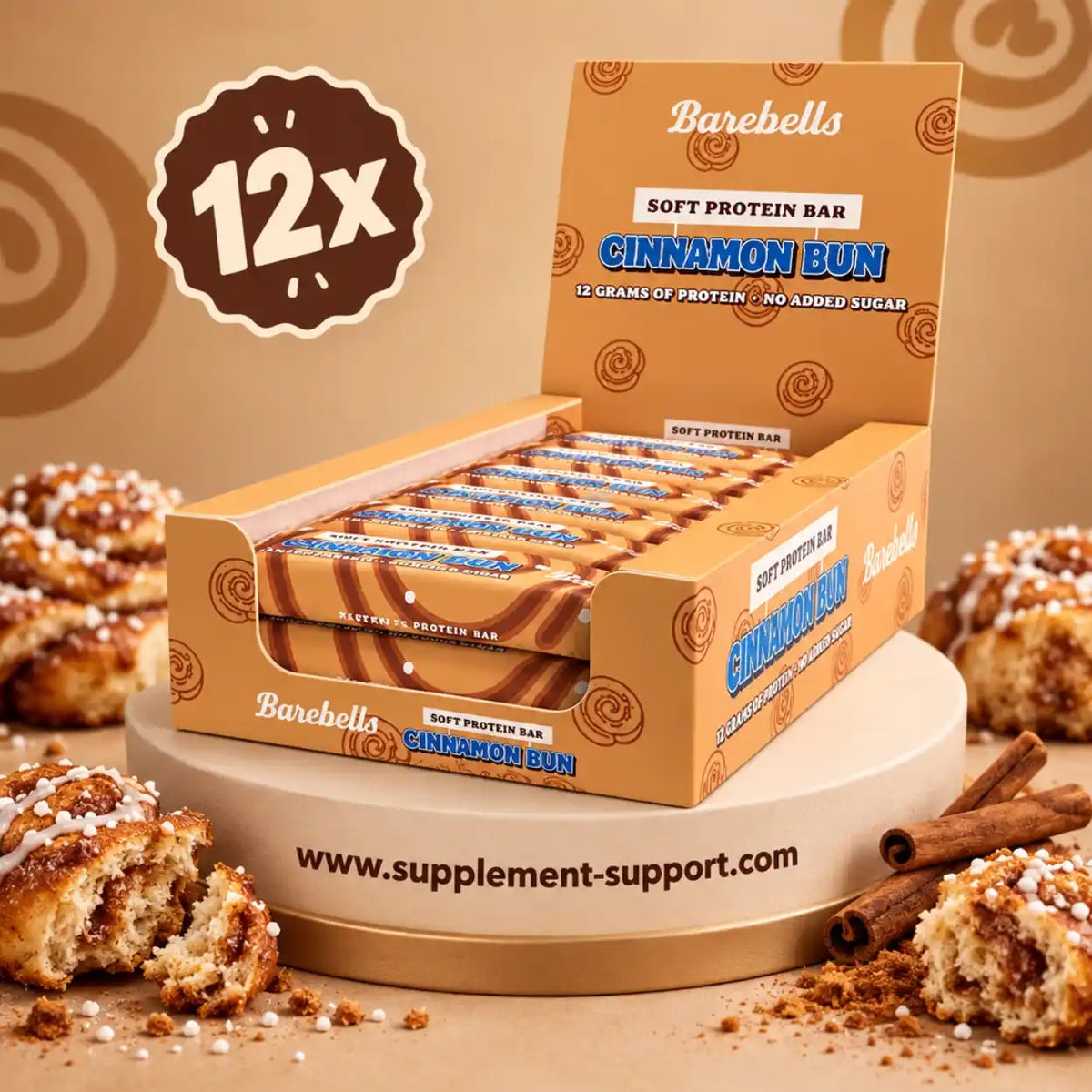 12er Pack Barebells Soft Protein Bars in der Sorte Cinnamon Bun mit Zimtschnecken.