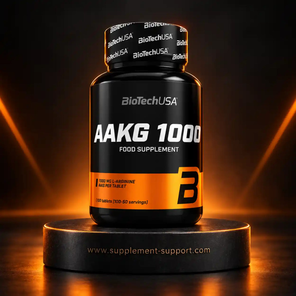 BioTech USA AAKG 1000 Nahrungsergänzungsmittel Tabletten Dose auf dunklem Hintergrund