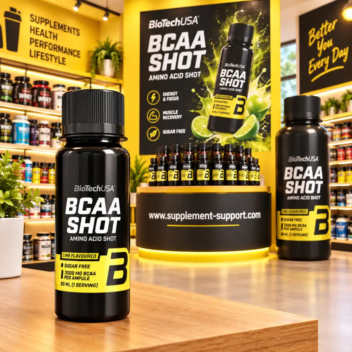 BioTech USA BCAA Shot 60ml in Limettengeschmack vor einem gelben Hintergrund.