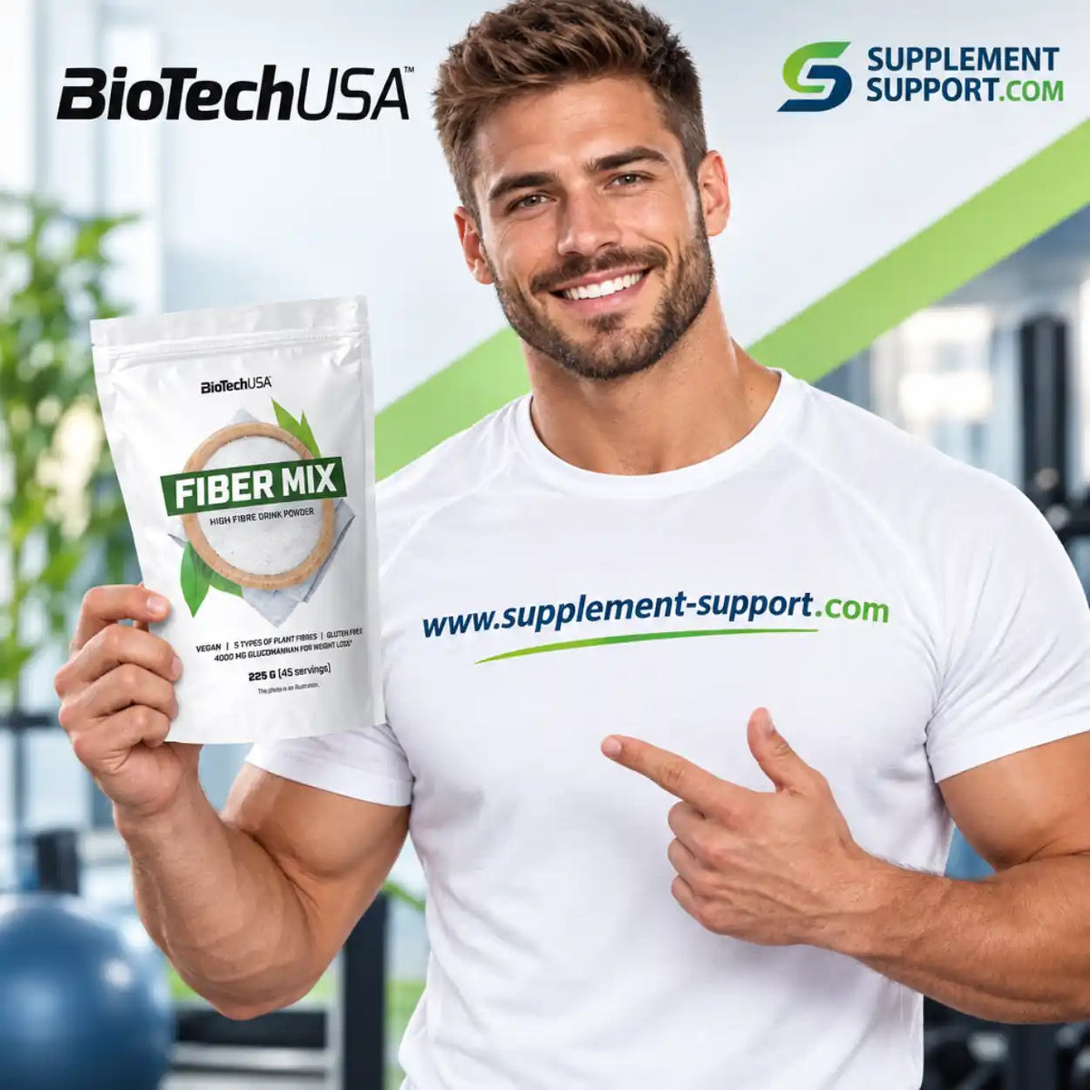 Muskulöser Mann hält eine Packung BioTech USA Fiber Mix Ballaststoff-Pulver.