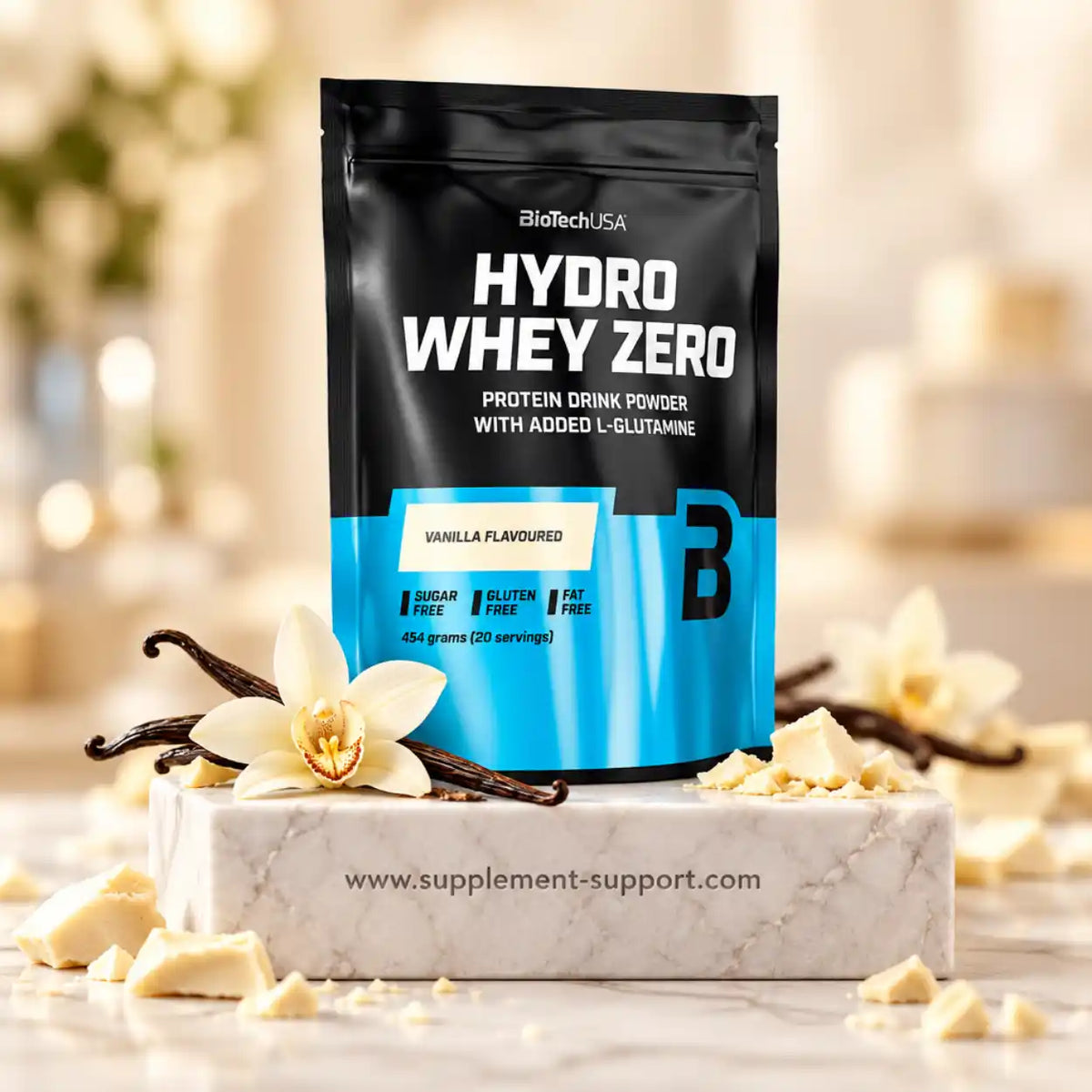 BioTech USA Hydro Whey Zero Proteinpulver in Vanille Geschmack auf Marmoruntergrund