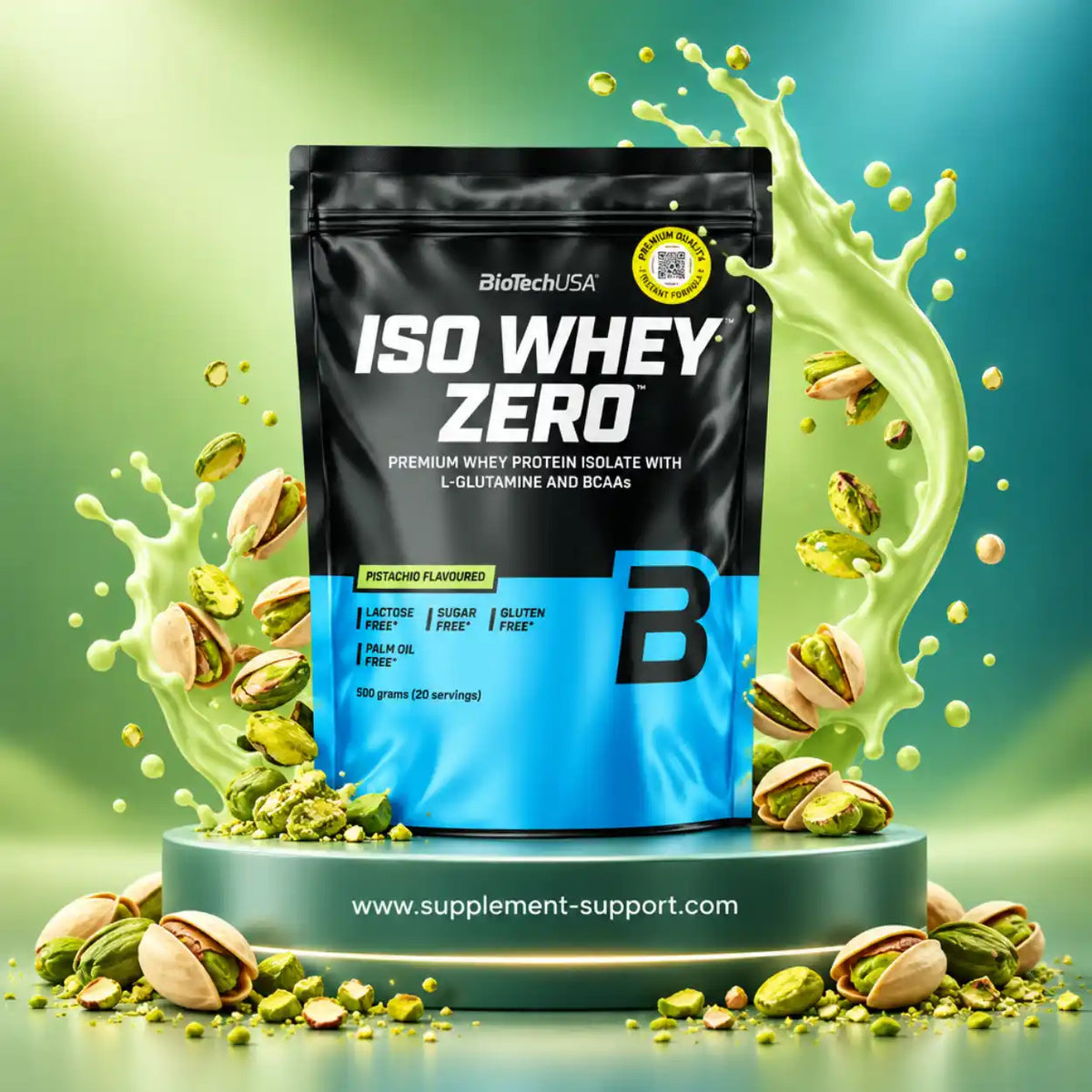 BioTech USA Iso Whey Zero Molkenprotein Isolat mit Pistazien-Geschmack auf grünem Podest