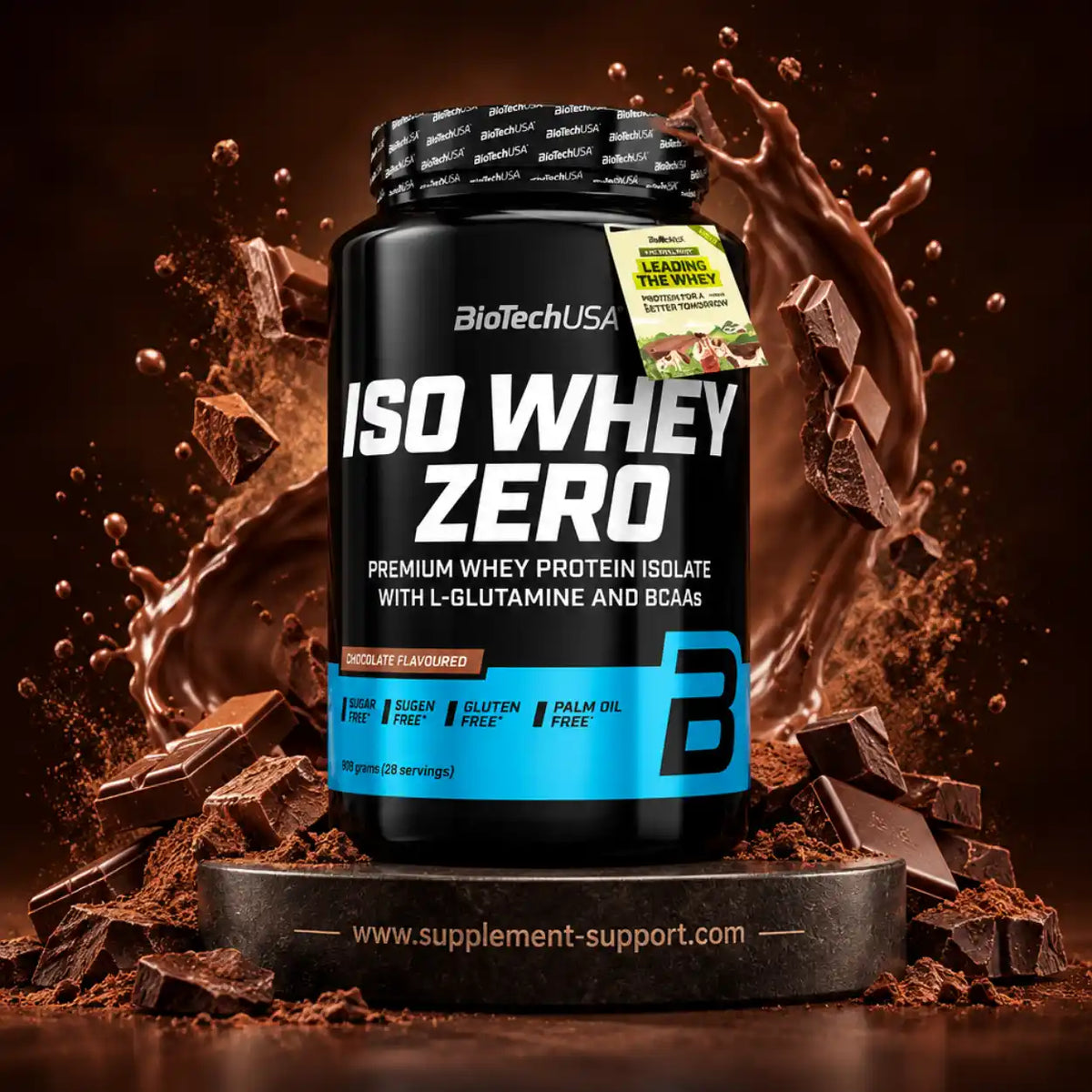 BioTech USA Iso Whey Zero Protein Isolat in Schokolade, 908g Dose mit Schokoladenspritzern.
