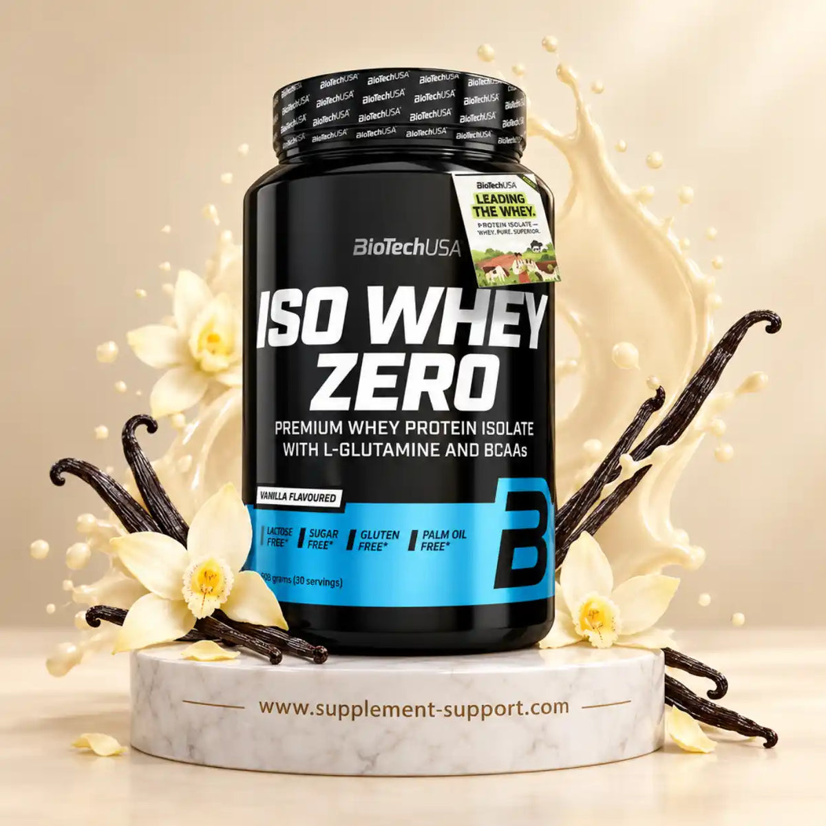 BioTech USA Iso Whey Zero Whey Protein Isolat in Vanille mit Vanilleschoten und Milchspritzer.