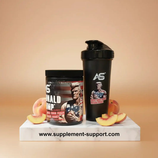American Supps Donald Pump Booster 510g Dose mit schwarzem Shaker und Pfirsichstücken auf Marmor