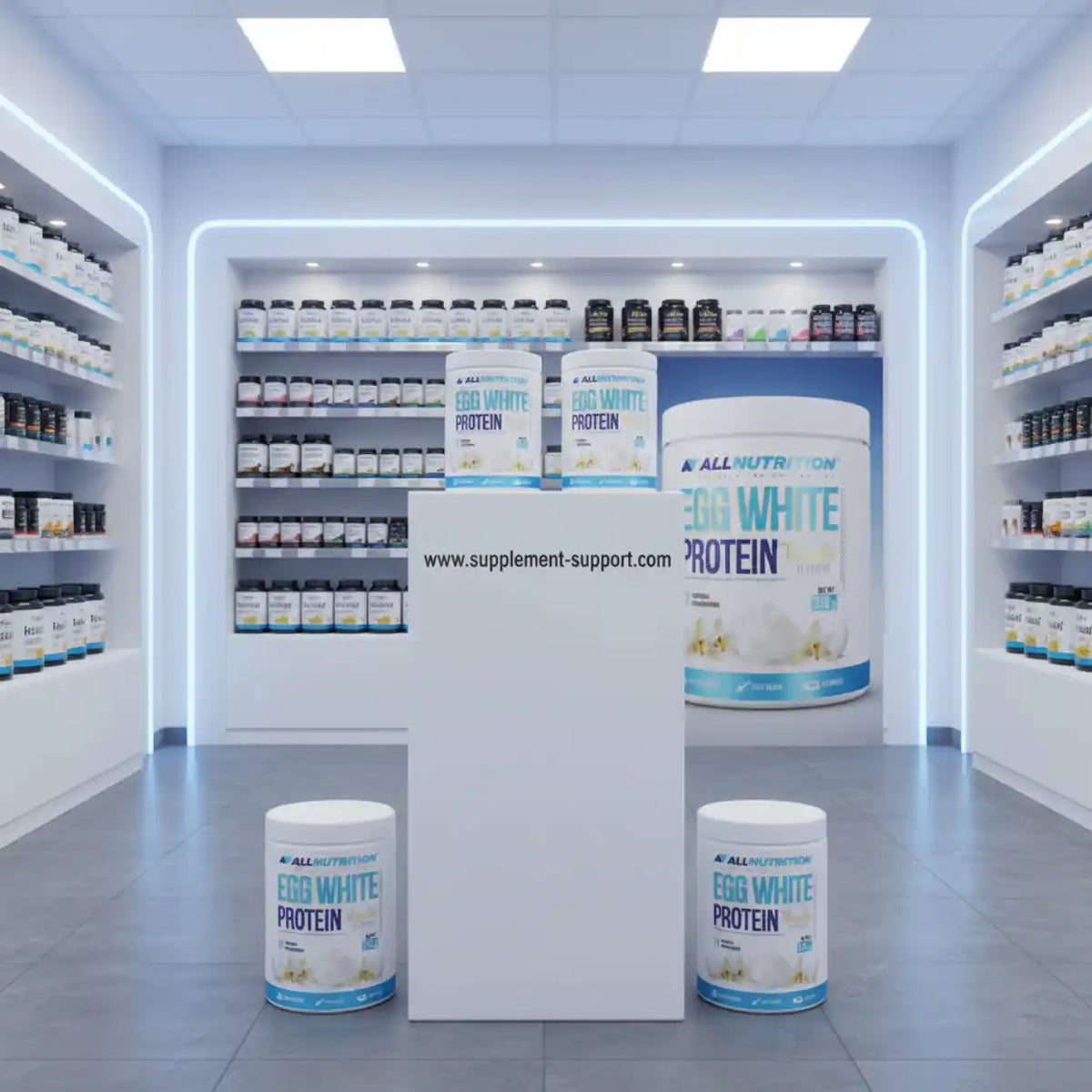 All Nutrition Egg White Protein Dosen in einem hellen Supplement-Store Regal
