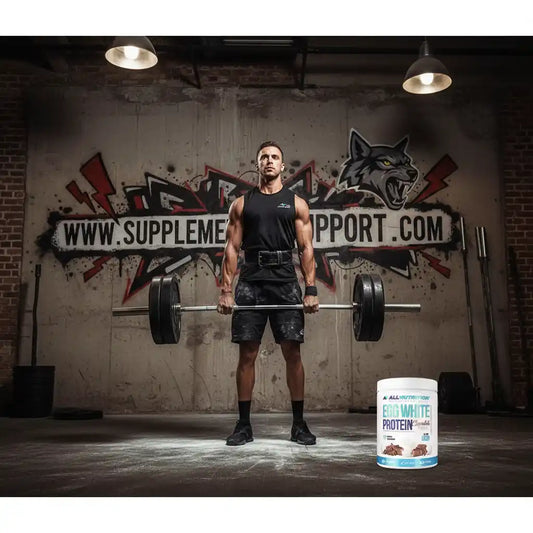 Athlet mit Langhantel und Eiweißpulver im Fitnessstudio – Protein für Muskelaufbau und Training