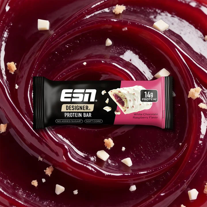 ESN Designer Protein Bar in Weißer Schokolade Himbeere auf Himbeersauce