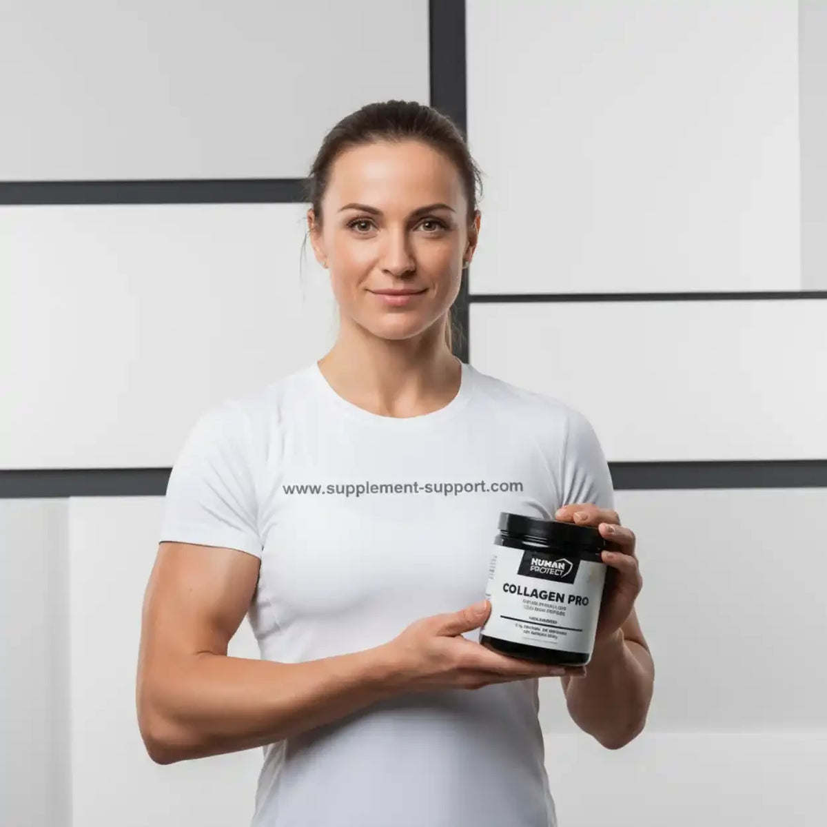 Sportliche Frau hält eine Dose Collagen Pro Nahrungsergänzungsmittel in den Händen.