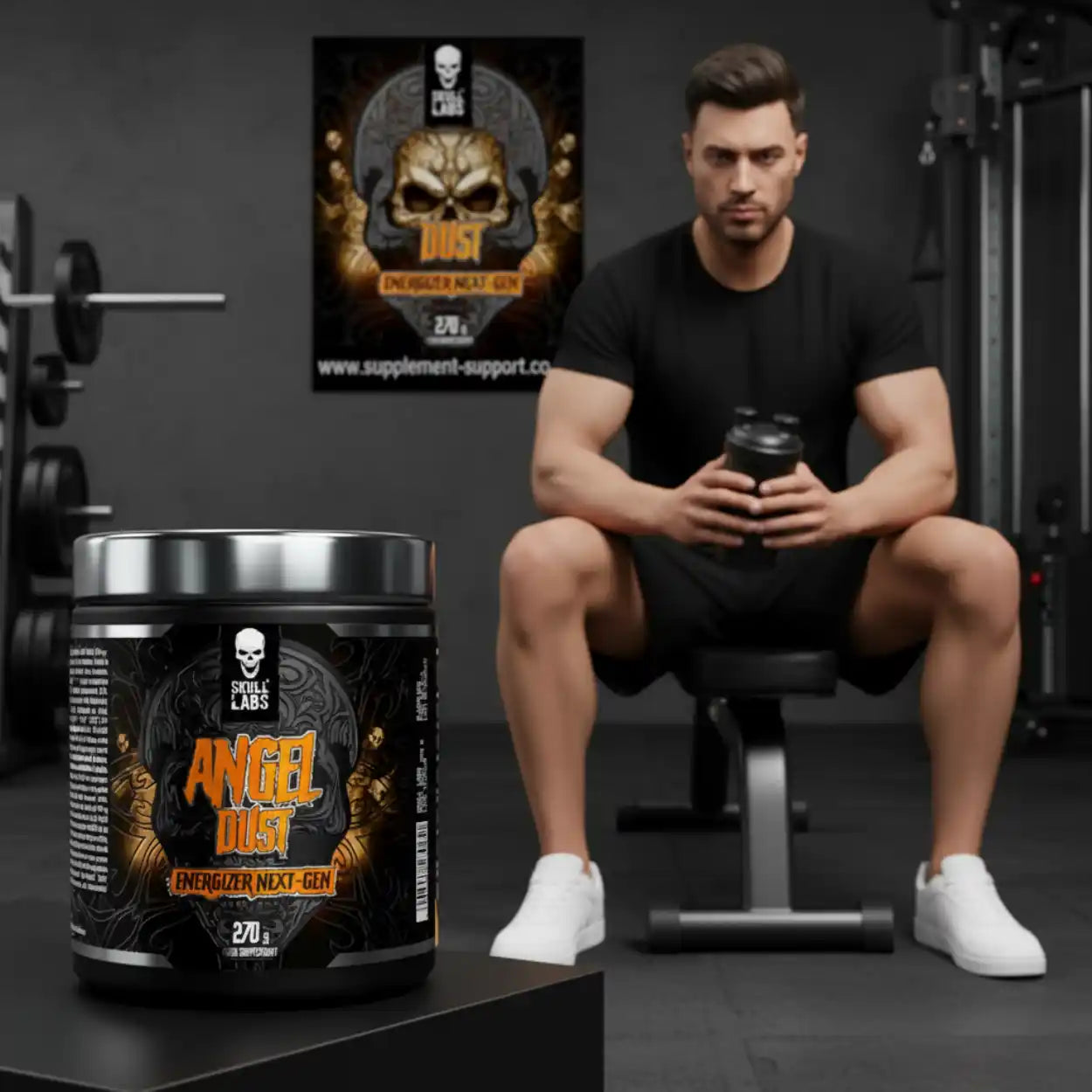 Fitnessstudio mit Mann auf Bank, Pre-Workout Booster Nahrungsergänzung Angel Dust Dose im Vordergrund