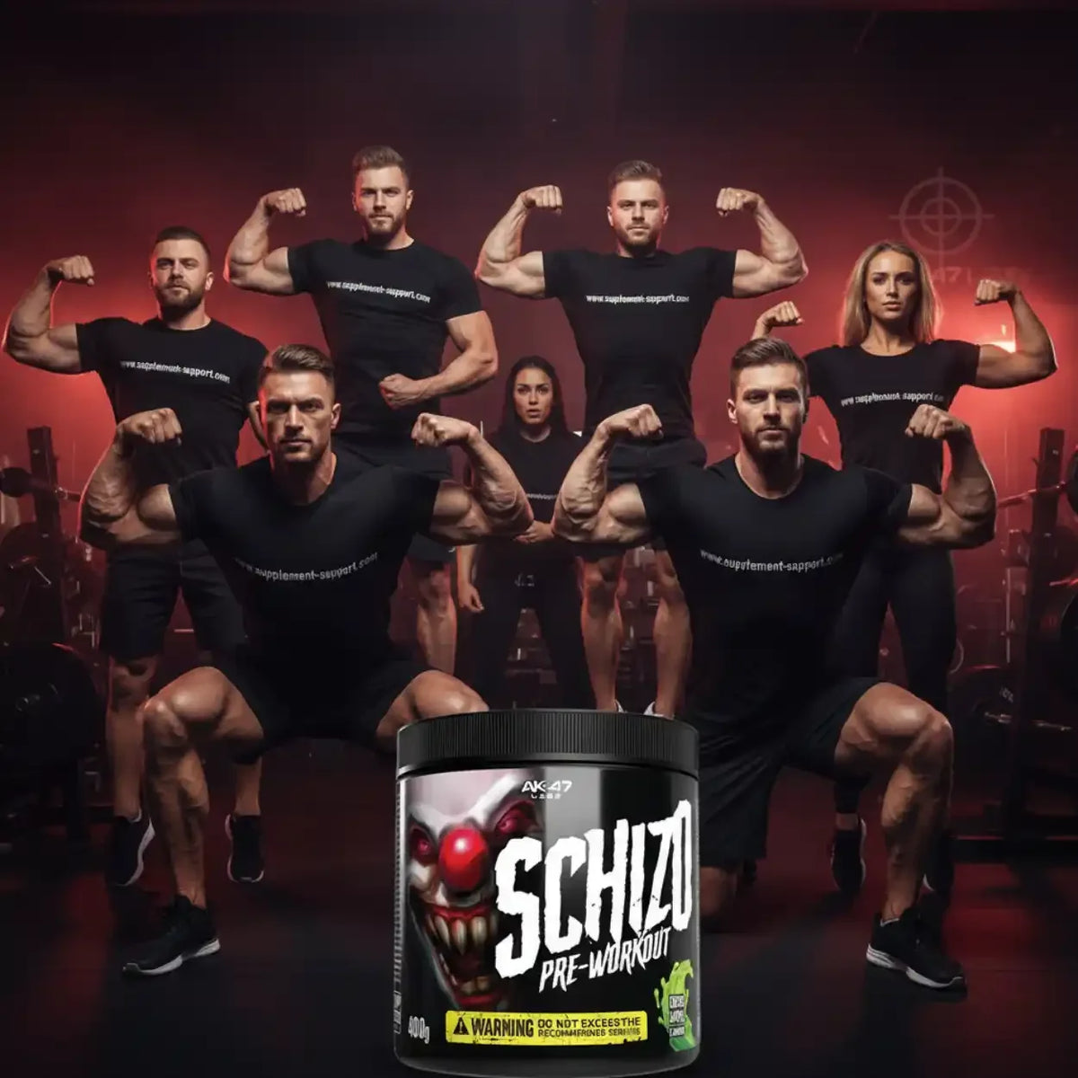 Schizo Pre-Workout Dose vor muskulösen Fitness-Athleten in einem Studio.
