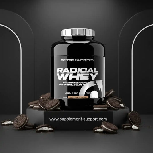 SCITEC Nutrition Radical Whey Proteinpulver Geschmack Cookies & Cream mit Keksen