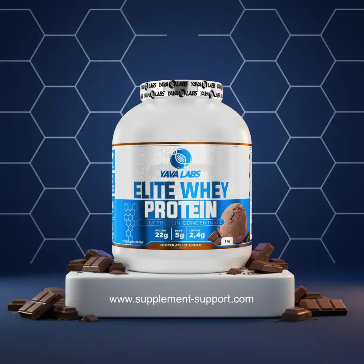 Yava Labs Elite Whey Protein Konzentrat in Schokoladeneisgeschmack auf einem Sockel.